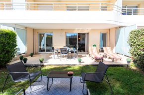 A13 - 1 BDR Garden floor Fontonne - AC, Pool & Parking